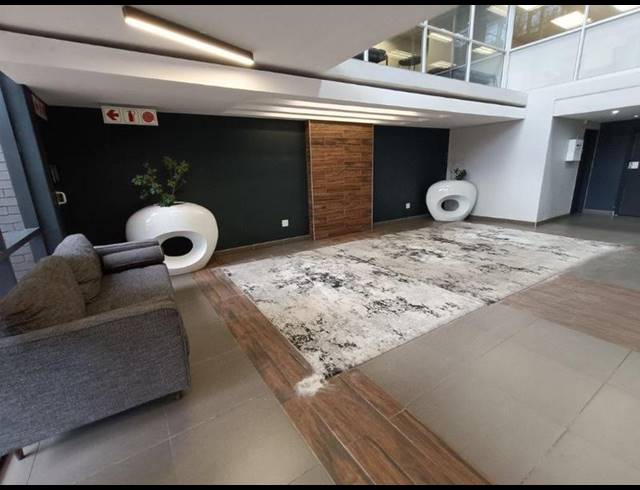 BUSINESS PROPERTY TO RENT IN CRESTA